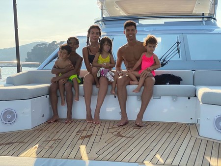 Cristiano 'Ronealdo' y Cristina 'Roneadríguez' ronean de yate delante de los fans pa' que lo vean