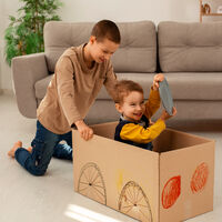 La razón por la cual los niños prefieren jugar con objetos que no son juguetes: el secreto de la creatividad espontánea 