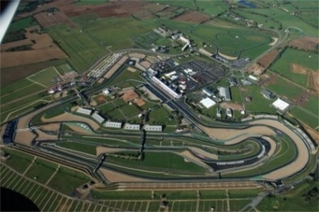 Dos años más para Magny Cours