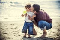 Los auténticos beneficiados del permiso de paternidad son los hijos 