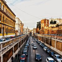 Las gasolineras italianas se están pasando tanto con los precios que el Gobierno les obliga a mostrar los precios medios oficiales