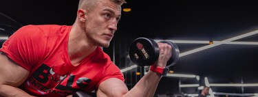 Deja de hacer curl concentrado y en su lugar haz esto si de verdad quieres unos bíceps más grandes