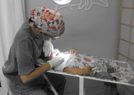 Niño en el dentista con Manuella Surette