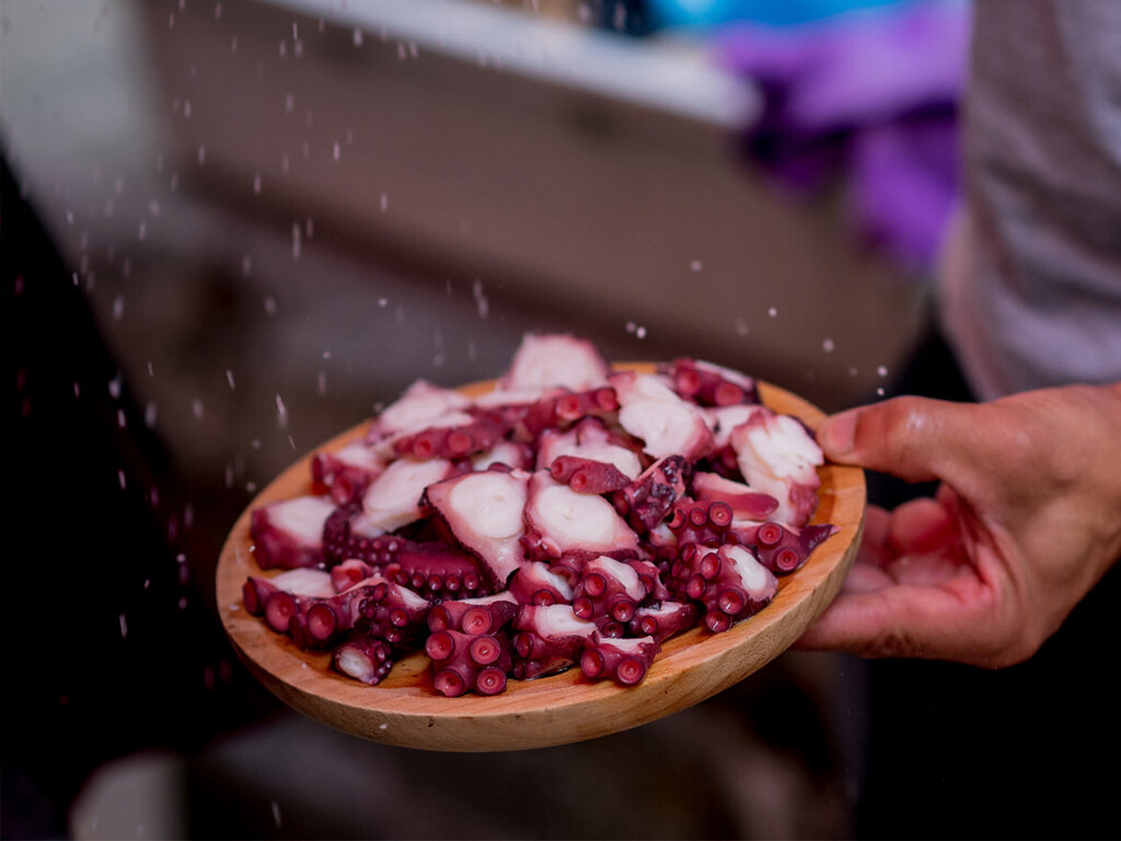 A una hora de la costa, este pueblo de Ourense se convierte este finde en la capital del pulpo a la gallega con una fiesta de Interés Turístico Internacional