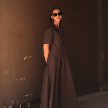 Los vestidos de lino eternos y fresquitos que llevaremos cada verano rebajados (por fin) en El Corte Inglés 