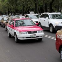 Taxistas de México y España crean frente internacional contra Uber y Cabify 