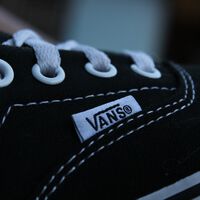 El Corte Inglés lanza sus segundas rebajas con descuentos del 40% en zapatillas Vans que no dejarás de usar en todo el año 
