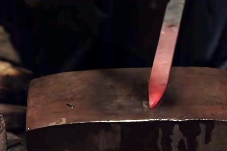 La Suzuki Katana del siglo XXI es casi una realidad, y este primer teaser lo confirma