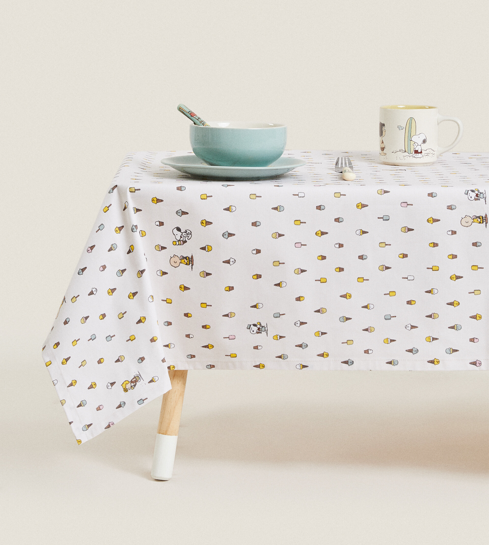 MANTEL RESINADO PEANUTS ™