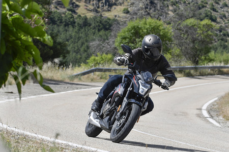 La Voge 300R se vuelve una moto naked para el carnet A2 aún más lowcost, por 3.395 euros