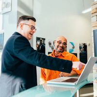 Trabalhadores europeus afirmam que o home office os está prejudicando: seus chefes promovem as pessoas que veem pessoalmente