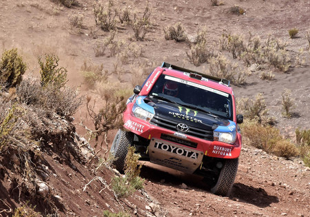 Nani Roma con el Toyota Hilux V8 4x4
