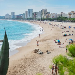 Ni Cadaqués ni Portbou: este es el pueblo de la Costa Brava con el camino más bonito de España para caminar junto al Mediterráneo  