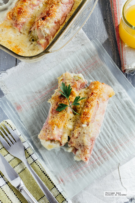 Endivias gratinadas envueltas en jamón. Receta fácil