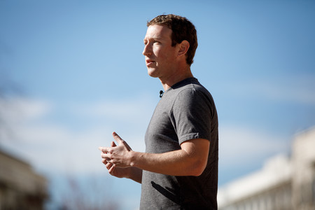 Los resultados de Facebook superan las expectativas, pero su crecimiento en ingresos sigue disminuyendo