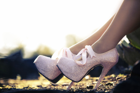 Utilizar tacones altos puede alterar el equilibrio muscular