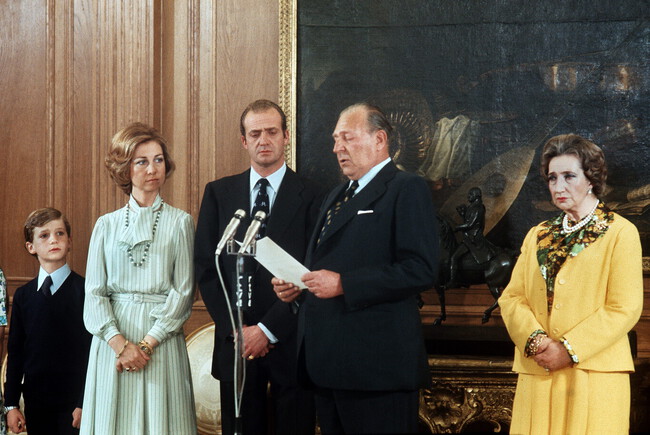 El día que Juan Carlos I y la reina Sofía rompieron la cama de Franco,  según Pilar Eyre
