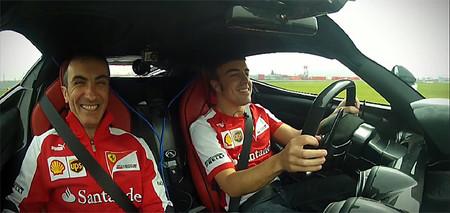 Fernando Alonso se da un par de vueltecitas a Fiorano con el LaFerrari