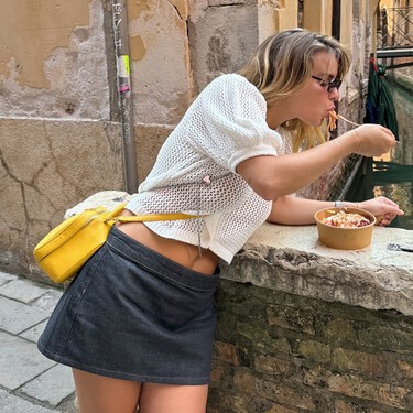 New Balance tiene la alternativa a las Samba: unas zapatillas minimalistas y elegantes que brillan con conjuntos de lino