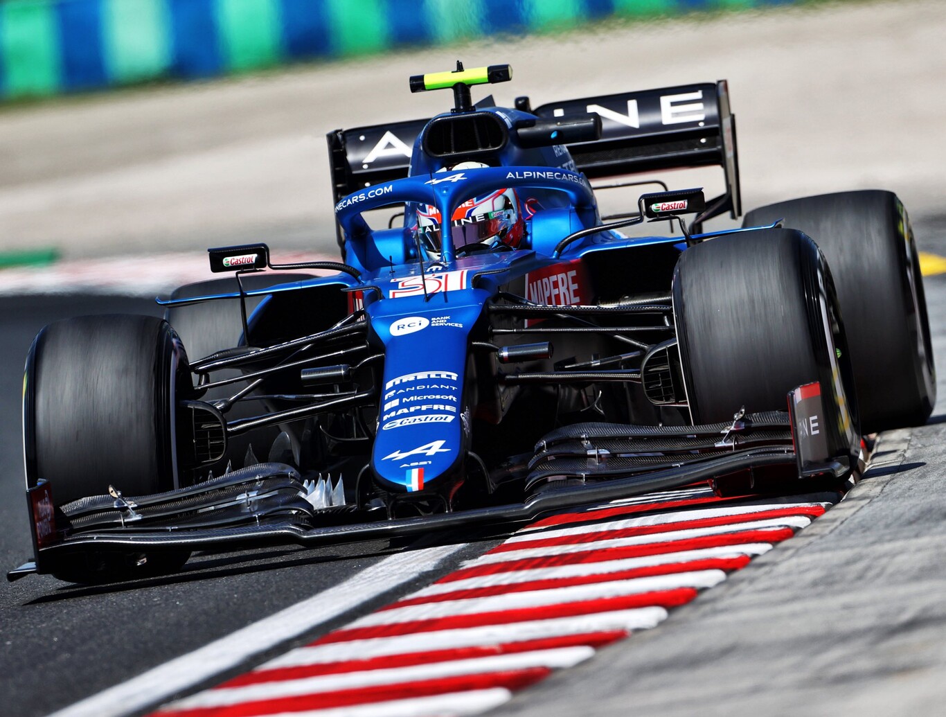 ¡Qué carrera! Esteban Ocon gana, Fernando Alonso frustra a Lewis Hamilton y Mercedes vuelve a chocar con Max Verstappen