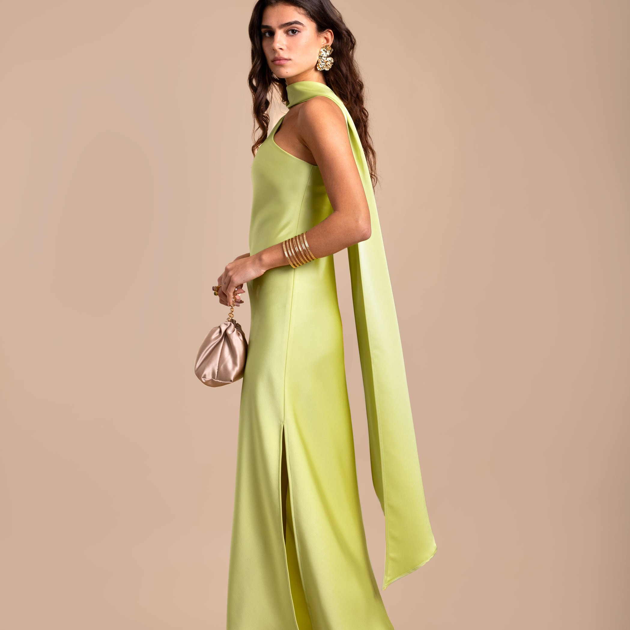 The-Are
Vestido largo asimétrico con lazada