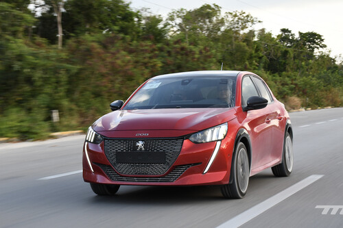 Peugeot 208 2022, al volante del hatchback que saca las garras frente a los premium (+ video)