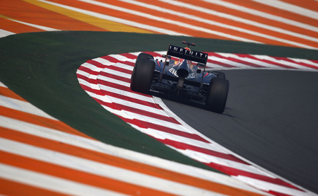 Sebastian Vettel logra una esperada pole position con Red Bull copando la primera fila