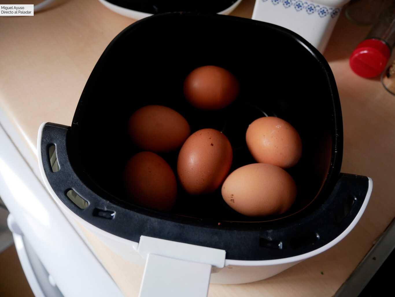 Cómo hacer huevos duros en la freidora de aire: una receta básica para