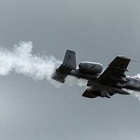 Si la pregunta es "cómo de cerca estamos de una escalada en Irán", la respuesta son los A-10 de EEUU volando hacia allí