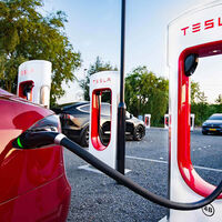 Todos contra Tesla: muchos fabricantes se pasaron al cargador de Elon Musk para no quedarse atrás con el coche eléctrico. Pero ahora van a contraatacar