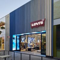 Levi's desata la locura con su última ganga de pantalones a mitad de precio que sientan bien a todo el mundo   
