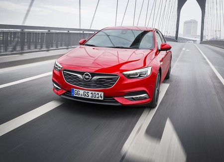 Opel se renueva a fondo: Cambia logo, eslogan y hasta a su consejero delegado