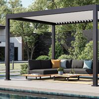 Ni viento, ni sol: así es la pérgola resistente con lamas regulable que Leroy Merlin tiene rebajada para proteger el exterior