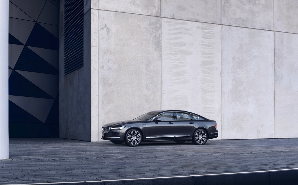 Volvo les da un toque de electrificación a los nuevos S90 y V90
