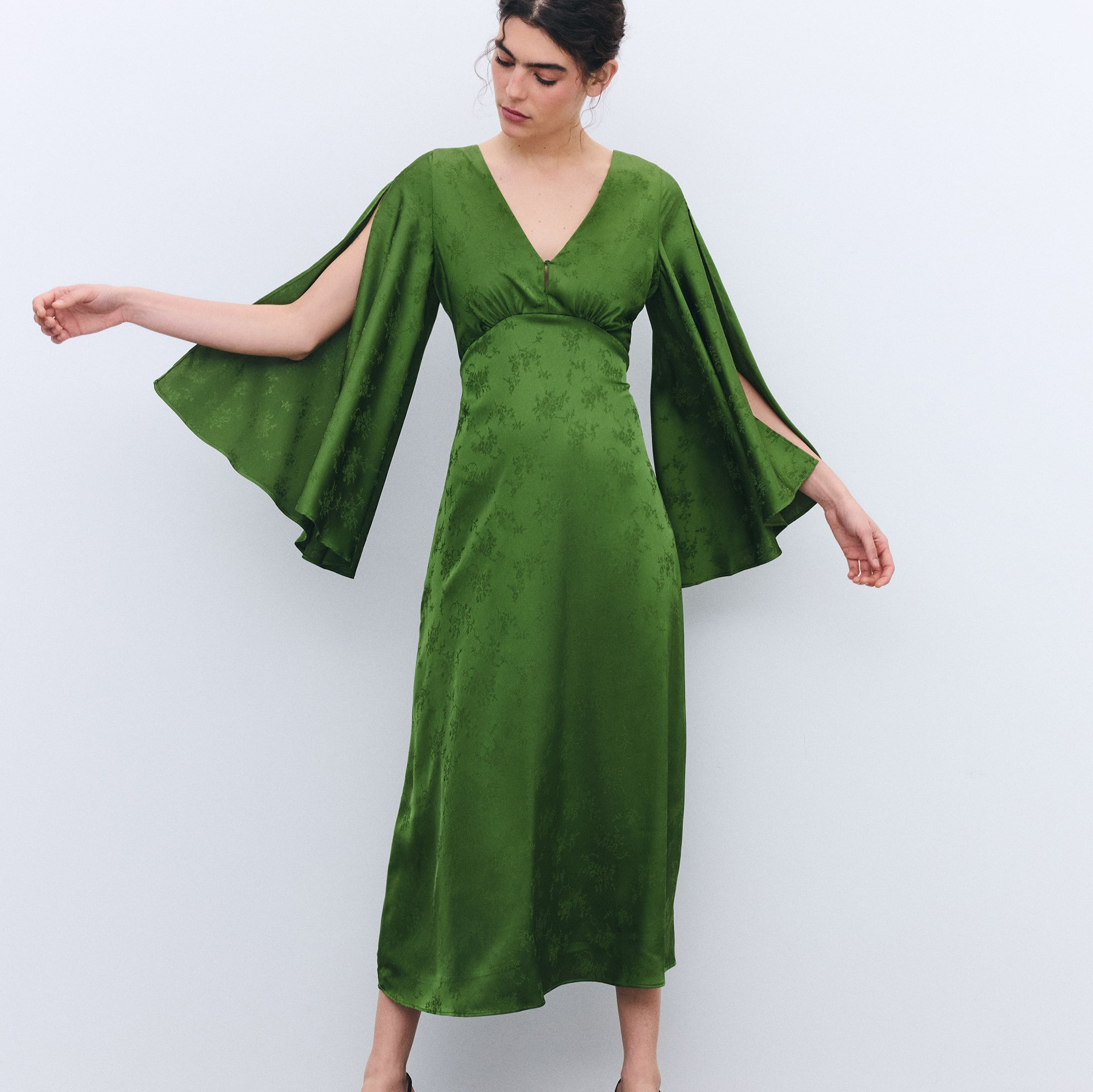 Tintoretto
Vestido jacquard manga capa con abertura de mujer