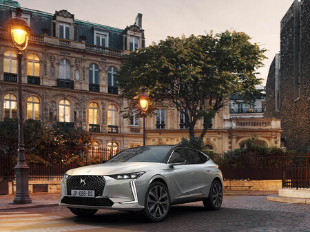 El nuevo DS 4 es el compacto premium francés híbrido enchufable que quiere que te olvides del Audi A3