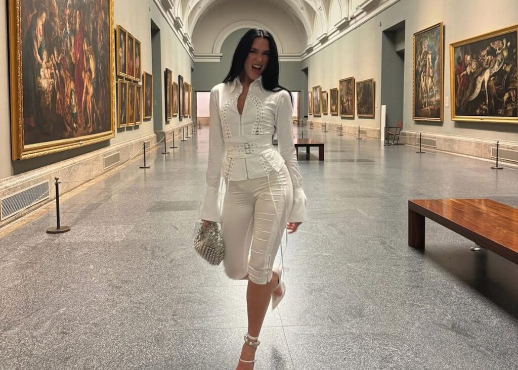 El Museo del Prado cerró sus puertas para que Dua Lipa pudiera crear contenido. Eso ha generado un furibundo debate