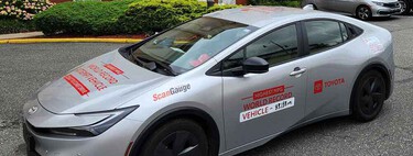 ¿Son los híbridos los nuevos diésel? El nuevo Toyota Prius fulmina el récord mundial de eficiencia recorriendo más de 5.000 km con un consumo ridículo