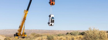Honda ha colgado tres coches de una grúa en medio del desierto. El objetivo es que dejes de pensar que el único todoterreno irrompible es el Toyota Land Cruiser