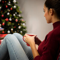 Adiós a la tristeza navideña: cómo superar la depresión blanca, según la psicología 