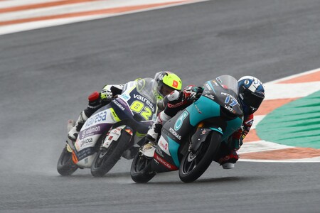 John McPhee navega hacia la pole en Cheste y Jaume Masià tendrá que remontar para mantener sus aspiraciones