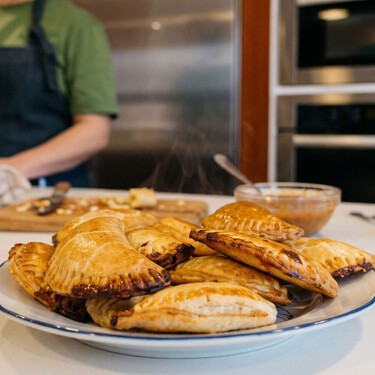 Cómo hacer empanadas de piña al estilo Mazatlán: el truco de Zahie Téllez es agregar refresco de cola a la masa 