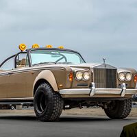 De un Corolla 2003 a un Rolls-Royce y un Bugatti: estos son los autos que Bad Bunny ha tenido 