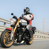 A unos ingenieros japoneses de Yamaha se les ocurrió copiar a Harley-Davidson hace 22 años. Acabaron creando la MT, la MotoGP de las Harley 