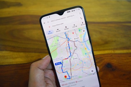 Este artista asegura haber creado un falso atasco en Google Maps con una carretilla cargada de móviles