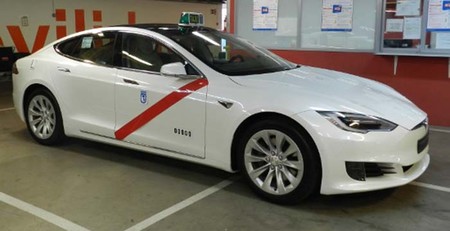 Los taxistas de Madrid ya pueden utilizar los Tesla Model S y competir contra Cabify