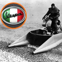 Un aventurero construyó una Vespa con alas de avión para cruzar el Sáhara. Lo petó tanto que hasta la marca le felicitó 