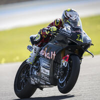 Álvaro Bautista tiene chuches nuevas en su Ducati Panigale V4 R: la gran novedad para 2023 se llama Akrapovic 