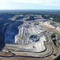 China está inundando el mercado de litio llevando a la baja el precio de las baterías, pero el precio de los coches eléctricos no baja