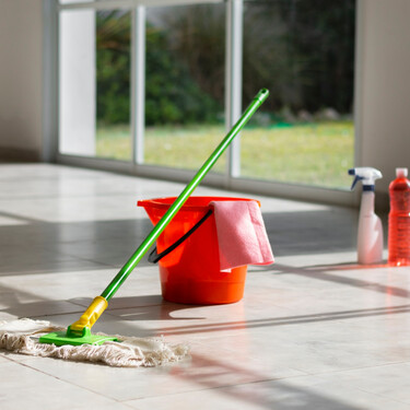 Lidl ha rebajado la mopa Vileda que supera a la fregona en eficacia y es apta para todo tipo de suelos